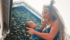 Hviezdnemu hercovi zomrel 5-mesačný syn. Ľudia mu zazlievajú, že už na druhý deň pracoval!