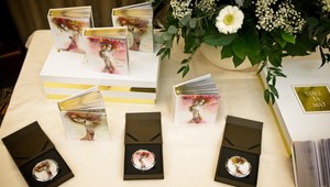 Knižná novinka Stále ťa mať: Unikátna kniha so zlatou oriezkou