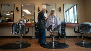 Najstarší holič sveta: Má 107 rokov a neplánuje s prácou skončiť