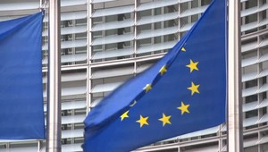 Buď veríte, alebo neveríte, že kazítka v telefónoch sú. Európska únia sa chce na problém pozrieť zblízka