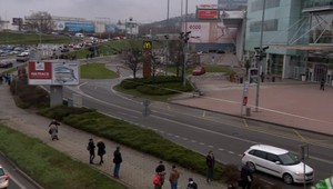 Polícia obvinila muža, ktorý počas týždňa nahlásil bomby v piatich nákupných centrách