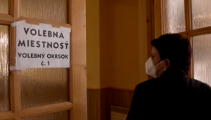 V ôsmich obciach na Slovensku sa volilo. Kto má pozitívny test alebo je v karanténe, nemohol