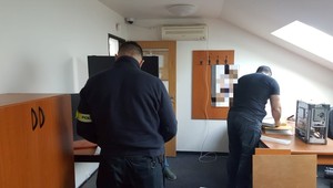 V Bratislave zasahovala NAKA. Stopy holandských kolegov ich zaviedli až na Slovensko