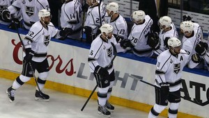 Dresy NHL stále bez reklám. Šéfov nezlomilo ani 120 mil. USD