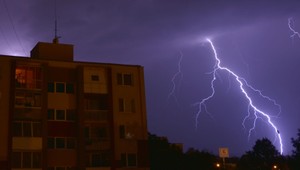 POZOR na búrkové výstrahy: V piatok zasiahnu tieto okresy