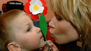 Celý svet dnes vzdáva hold mamičkám