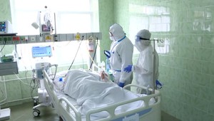 Medzi takmer 1000 novými pozitívnymi prípadmi covid-19 je aj prvý minister