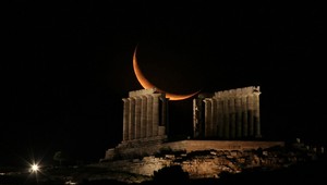 Mesiac zhasne na 101 minút. Už o niekoľko hodín...