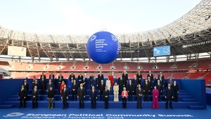 988. deň na Ukrajine: Zelenskyj pricestoval do Budapešti na summit EPC