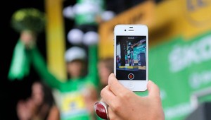 Víťazí na každom fronte. Sagan dal Contadorovi po páde svoj bicykel!