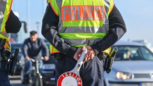 Nemecko sprísni kontroly na hraniciach s Poľskom a Českom