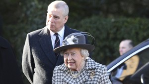 Kráľovná si poriadne pohnevala verejnosť! TOTO robí pre problémového syna Andrewa!