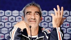 Francúzsky tréner Domenech pod tlakom, chcú ho odvolať