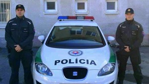 Policajti z Rimavskej Soboty zachránili život bábätku