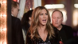 Jennifer Aniston vstúpila do klubu päťdesiatnikov, na oslave nechýbal ani Brad Pitt