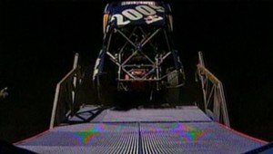 Šialený Austrálčan preskočil 30 metrový Víťazný oblúk