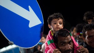 Dcéra nacistu Speera si vzala domov dvoch Sýrčanov. Pomáhajú jej s nákupmi