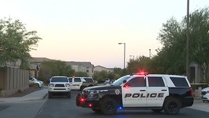 Streľba z auta uprostred noci si vyžiadala štyri obete a desiatky zranených