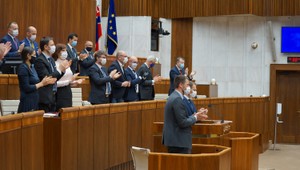 S ktorou krajinou sa chcú kamarátiť poslanci? Aj túto otázku si kladú v parlamente