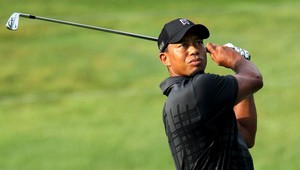 Tiger Woods sa naďalej trápi