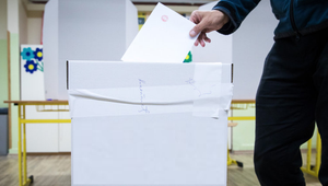 Twitter rozširuje opatrenia proti dezinformáciám o voľbách v USA