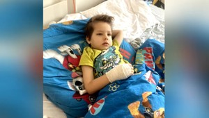 Telocvičňa školy sa premenila na odberné miesto. Rodičia darovali krv malému prváčikovi