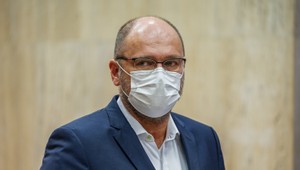 Komentár Arpáda Soltésza: Sulík sa postavil do radu za Fica a Mazureka