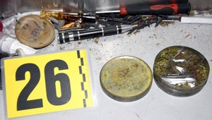 Úspešná drogová razia. Policajti odhalili skoro 600 dávok ilegálnych látok