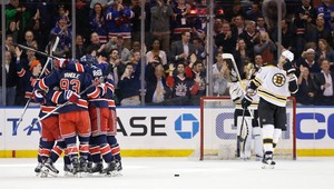 Detroit prehral, ale postúpil, Boston s Chárom bez play-off