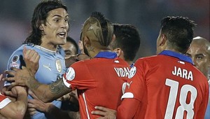 Jara si za provokovanie Cavaniho nezahrá tri zápasy