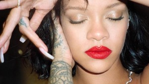 Konečne sa ukázala svetu! TAKTO vyzerá Rihanna dva mesiace po pôrode!