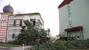 Veterná smršť či silná búrka? Úrady by vás mali informovať