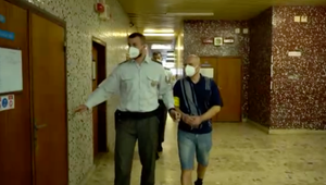 Matku zabil jednou ranou a niekoľko dní ju polieval dezinfekciou. Štyridsaťročný Štefan už pozná svoj trest