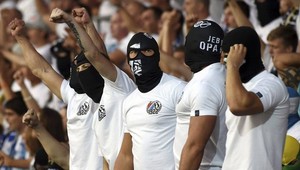 V Ostrave vyčíňali chuligáni. Poriadok robili ťažkoodenci