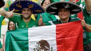 Fanúšikovia spievali Mexičanom pred hotelom serenády