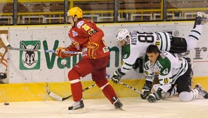 Aj v hokeji husté debakle, Slovan zničil spišiakov, Skalica vonku Trenčín