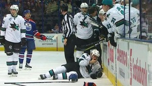 Krvavá nakladačka. Nurse nechal dobitého Poláka ležať na zemi