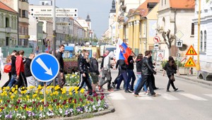 Trnavou pochodovali nacionalisti, zasahovať musela polícia