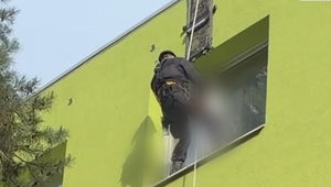 Dramatická záchrana: Paralyzovaný senior v zamknutom byte volal o pomoc