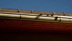 Neznámi muži sa tvária ako zamestnanci stavebnej firmy a okrádajú ľudí