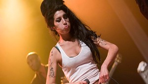 V Anglicku pochovali búrliváčku Amy Winehouse (†27)