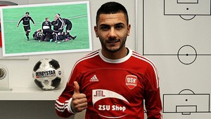 Kopol to len tak, akože nič. Akurát, že zo 70 metrov priamo do brány!