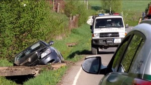 Z krčmy rovno za volant, 38-ročný muž došiel ale len po betónový múr