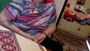 Podvodníci okradli 90-ročnú starenku. Úspory ju prinútili vyhodiť von oknom