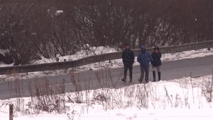 Obyvatelia osady nepustili deti do školy. Boja sa, že ich zrazí ďalšie auto