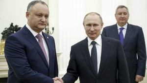 Lietadlo s ruským vicepremiérom nevpustili do EÚ, núdzovo pristálo v Minsku