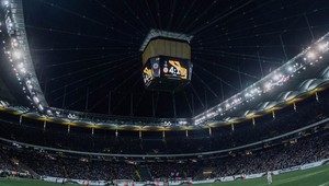 Fanúšik Frankfurtu narušil minútu ticha, vzbúril sa voči nemu štadión