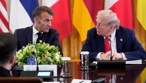 Macron písal Trumpovi, že nerozumie jeho postojom voči Grónsku. Odmenou mu bola hrozba clami na víno a šampanské