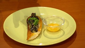 Slimáky s holandskou omáčkou a batatmi