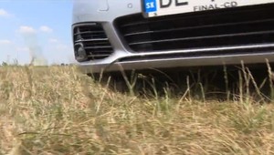 Odborníci radia vodičom: Ako správne parkovať, aby auto neskončilo v plameňoch